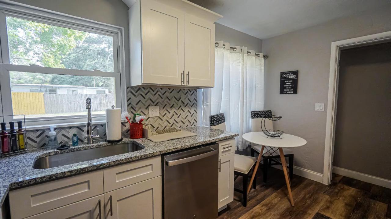 Elegant Cozy Oasis On A Traffic Free Street Villa Клиъруотър Екстериор снимка