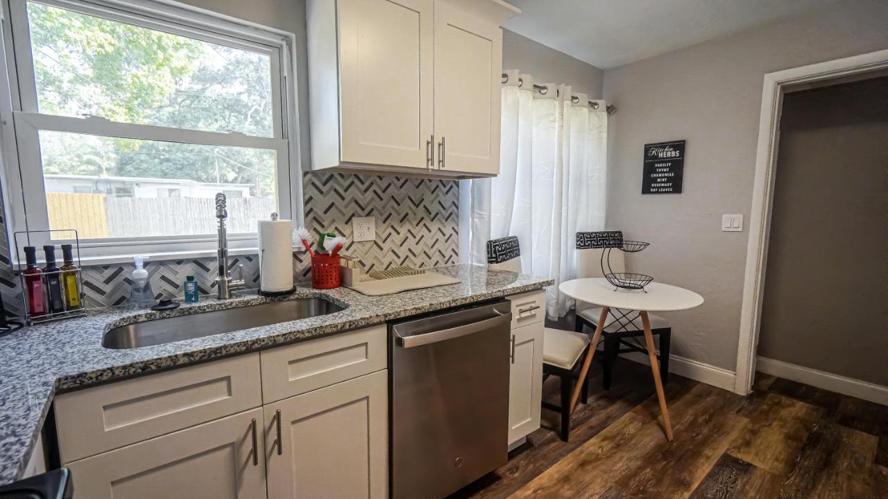 Elegant Cozy Oasis On A Traffic Free Street Villa Клиъруотър Екстериор снимка